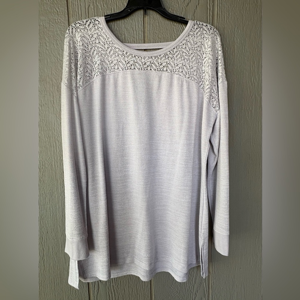 LIVI Elegant Tunic Gray Crochet Lace Detail Women's Top. Women’s Size 14/16.